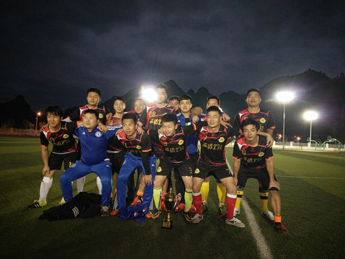 草根助学足球队成员