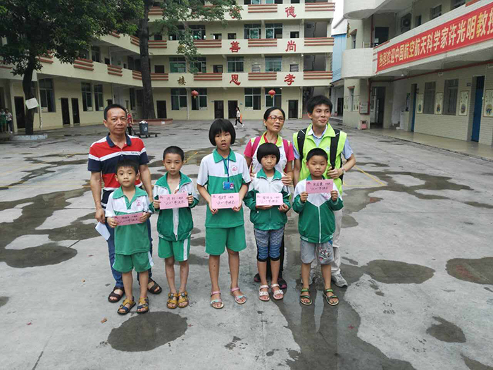 20160527草根助学会志愿者探访博海小学外来工子弟.jpg