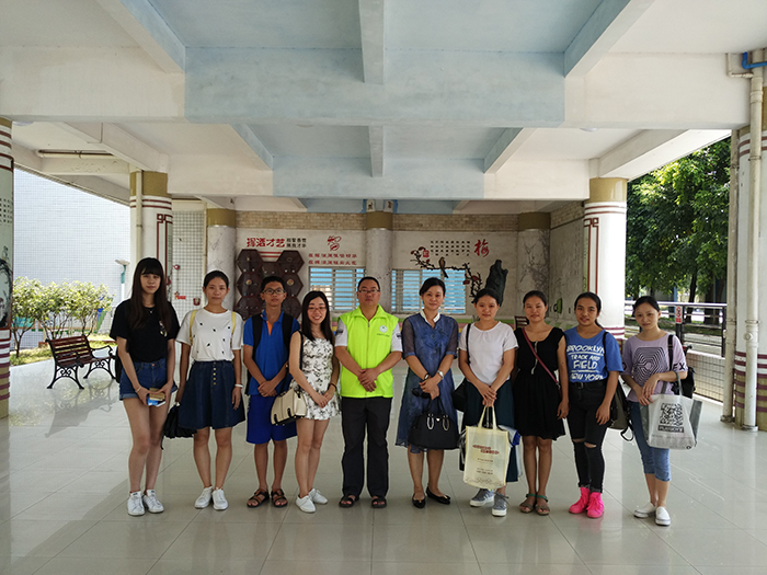 20160731香雪小学梅老师与草根助学会志愿者合影.jpg